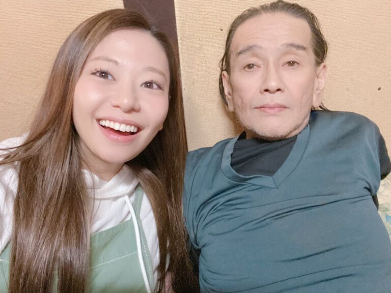 【顔画像】礒部希帆の家族構成！父親のアル中を兄弟も継承？母との貧乏エピソードも！ | sukima
