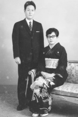 左：夫の岩崎嘉一　右：橋田壽賀子